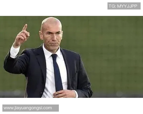 17年退役足球明星的传奇人生与场外新篇章揭秘