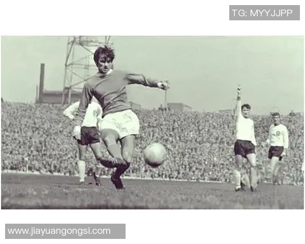 1990年英国足球明星回顾与传奇时刻的重温