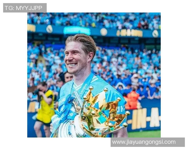 37岁足球明星重返赛场传奇生涯再续辉煌时刻 37岁足球明星重返赛场传奇生涯再续辉煌时刻