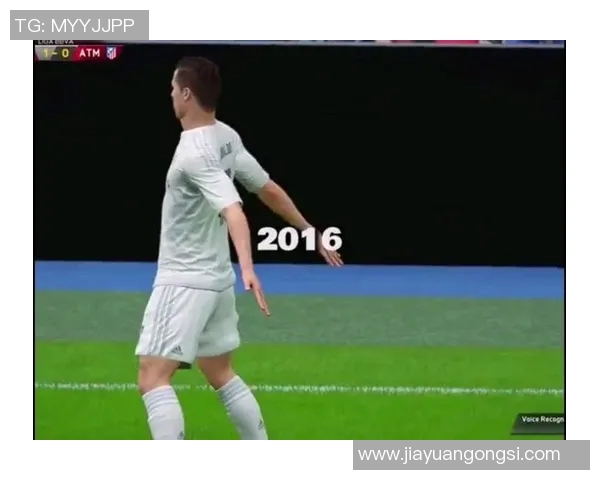 C罗足球明星亲自体验足球游戏乐趣与挑战的精彩瞬间